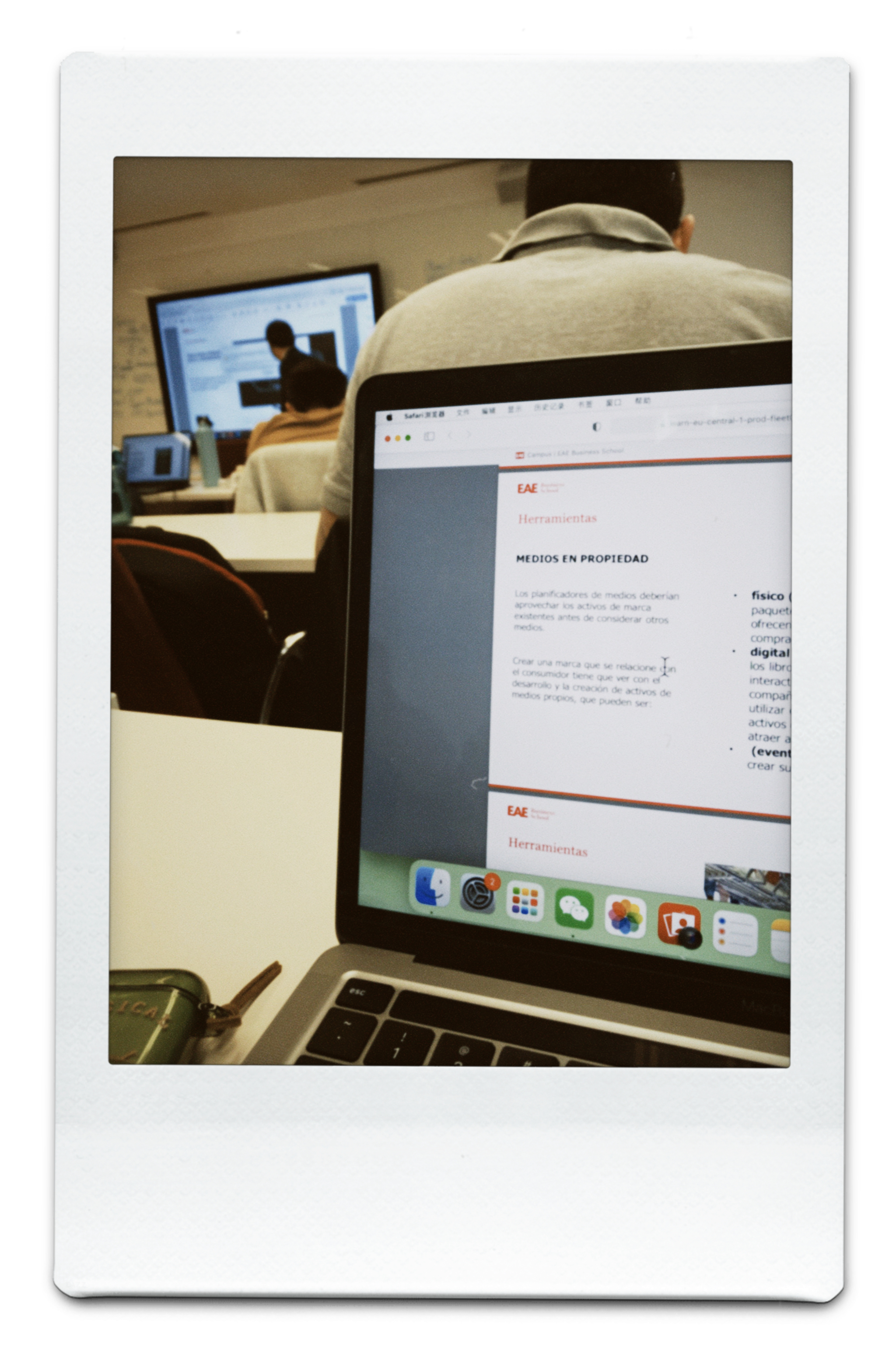 Italics or Quotes? The 'Big vs. Small' Rule That Saves Your Grade